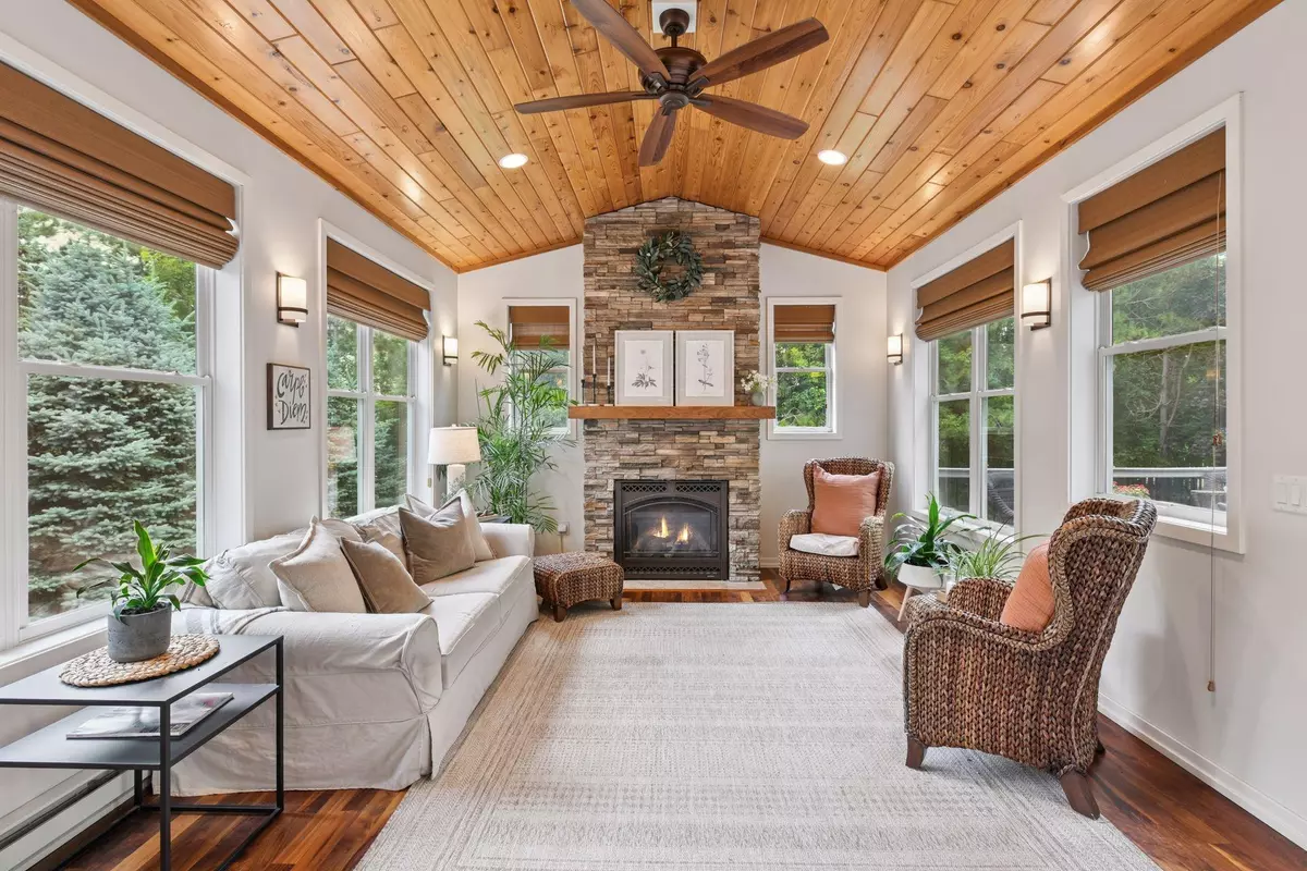 Eden Prairie, MN 55347,18052 Cole CT