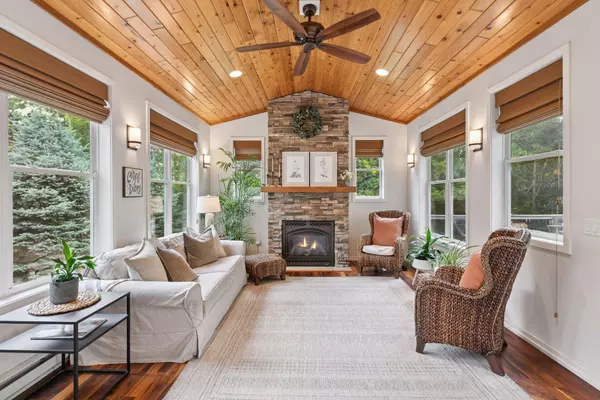 18052 Cole CT, Eden Prairie, MN 55347