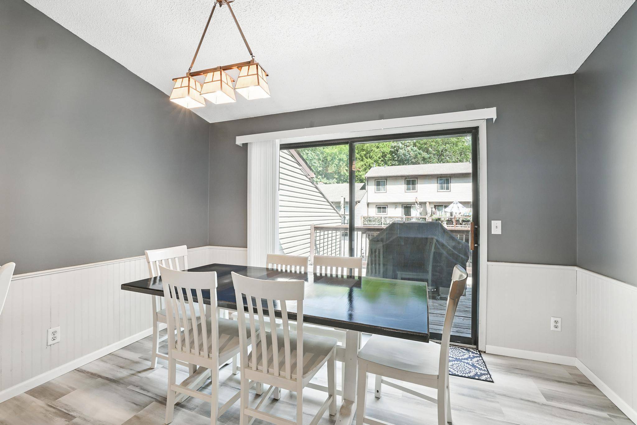 Burnsville, MN 55337,256 River Woods LN
