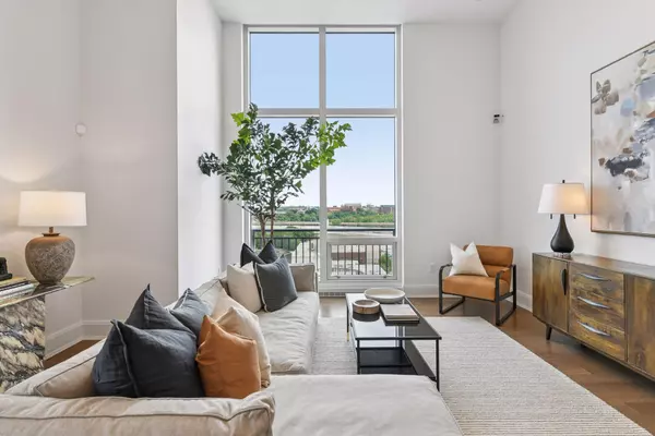 Minneapolis, MN 55415,1111 W River Pkwy #8D