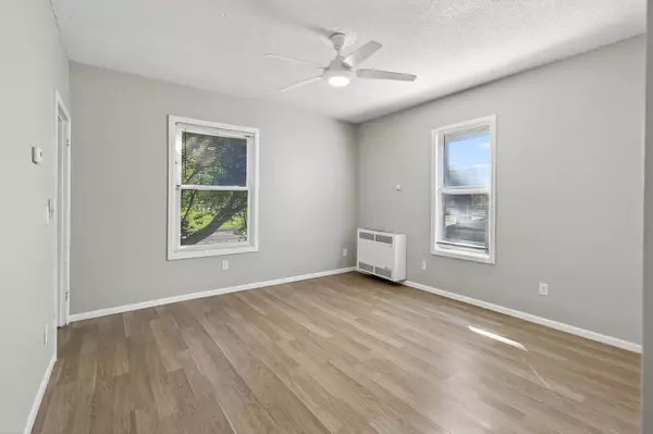 Saint Paul, MN 55103,933 Front AVE