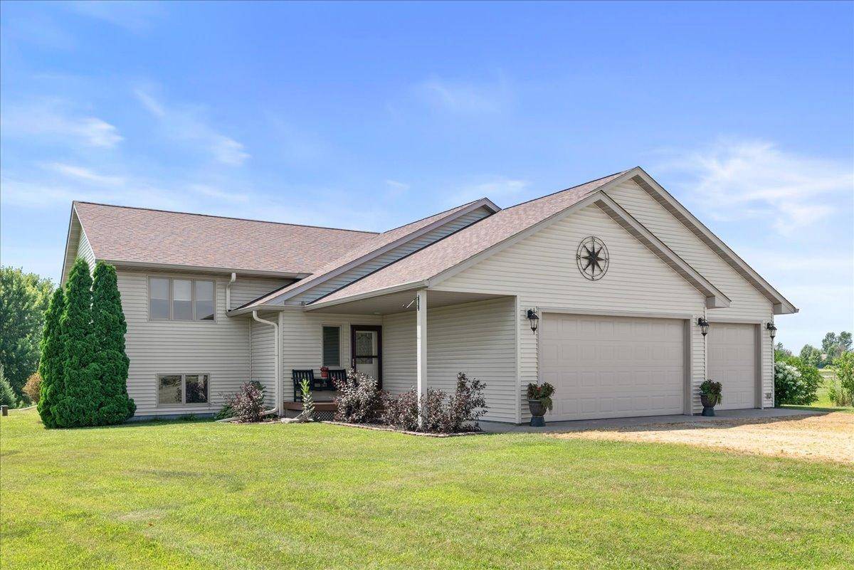 1371 212th AVE, Star Prairie, WI 54017