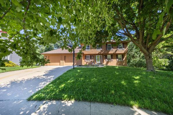 2426 Wilshire LN NE, Rochester, MN 55906