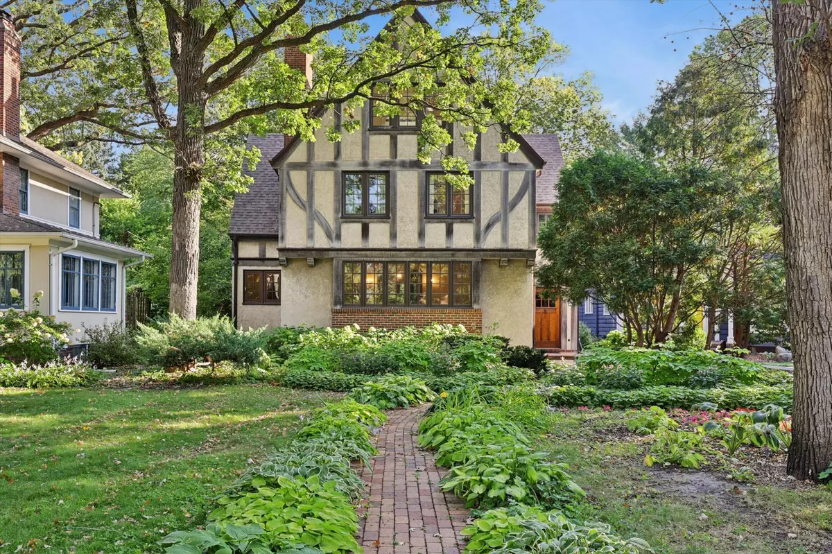 Minneapolis, MN 55414,1421 E River Pkwy