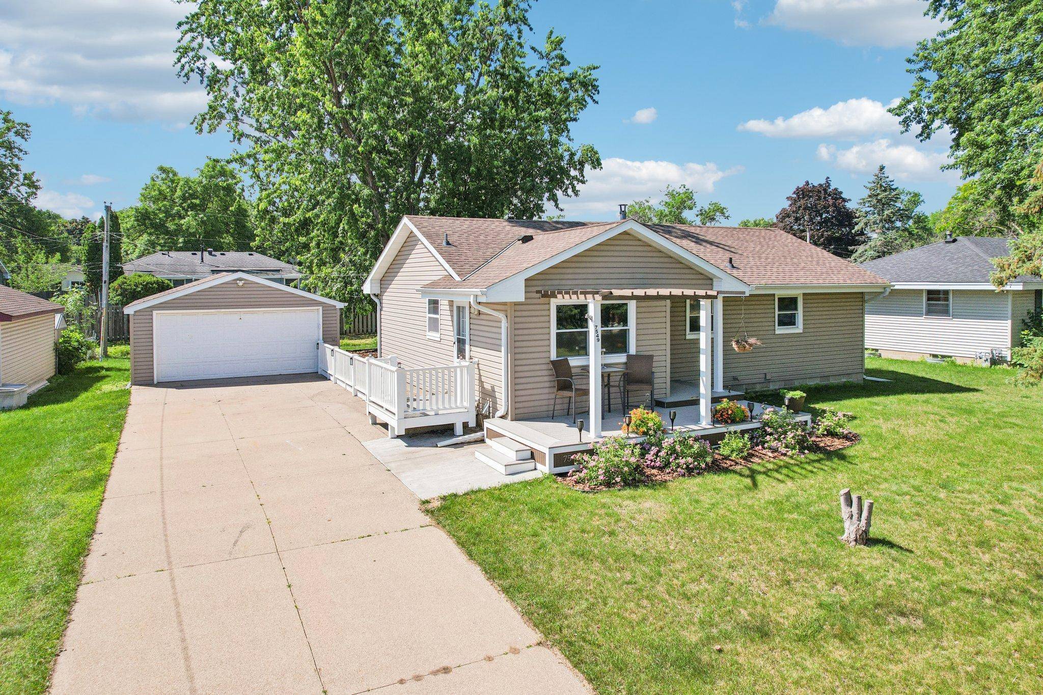 7549 Lyric LN NE, Fridley, MN 55432