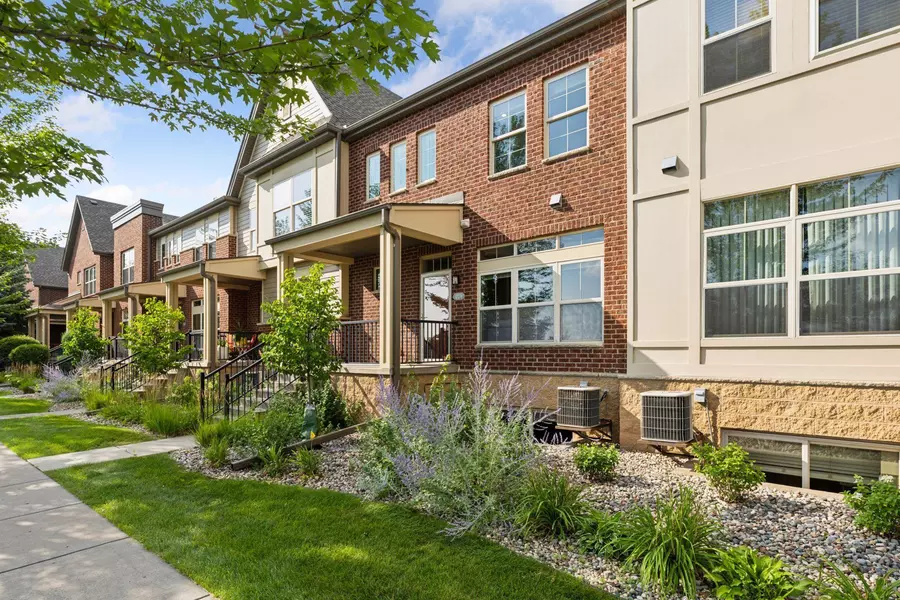 12274 Lakeview DR N, Maple Grove, MN 55369