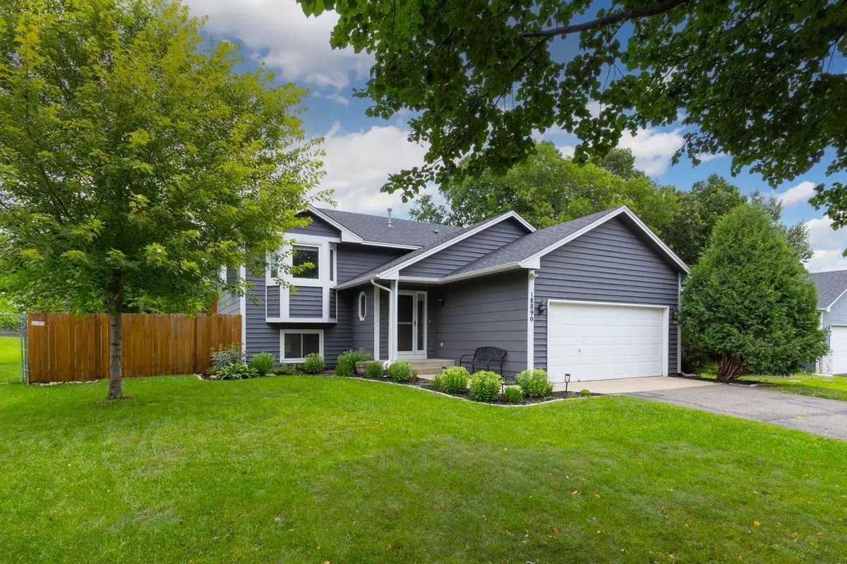 Eden Prairie, MN 55346,18890 Barrington DR