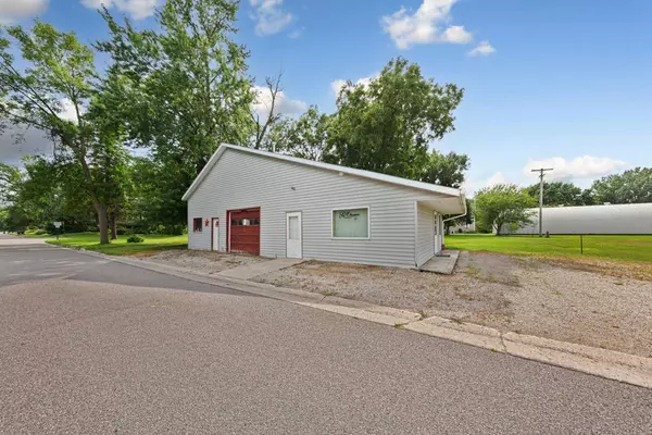 Winthrop, MN 55396,20 S Renville ST