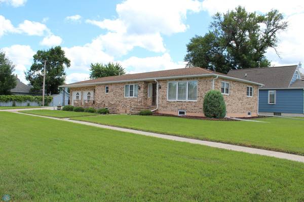 417 4th AVE N, Wahpeton, ND 58075