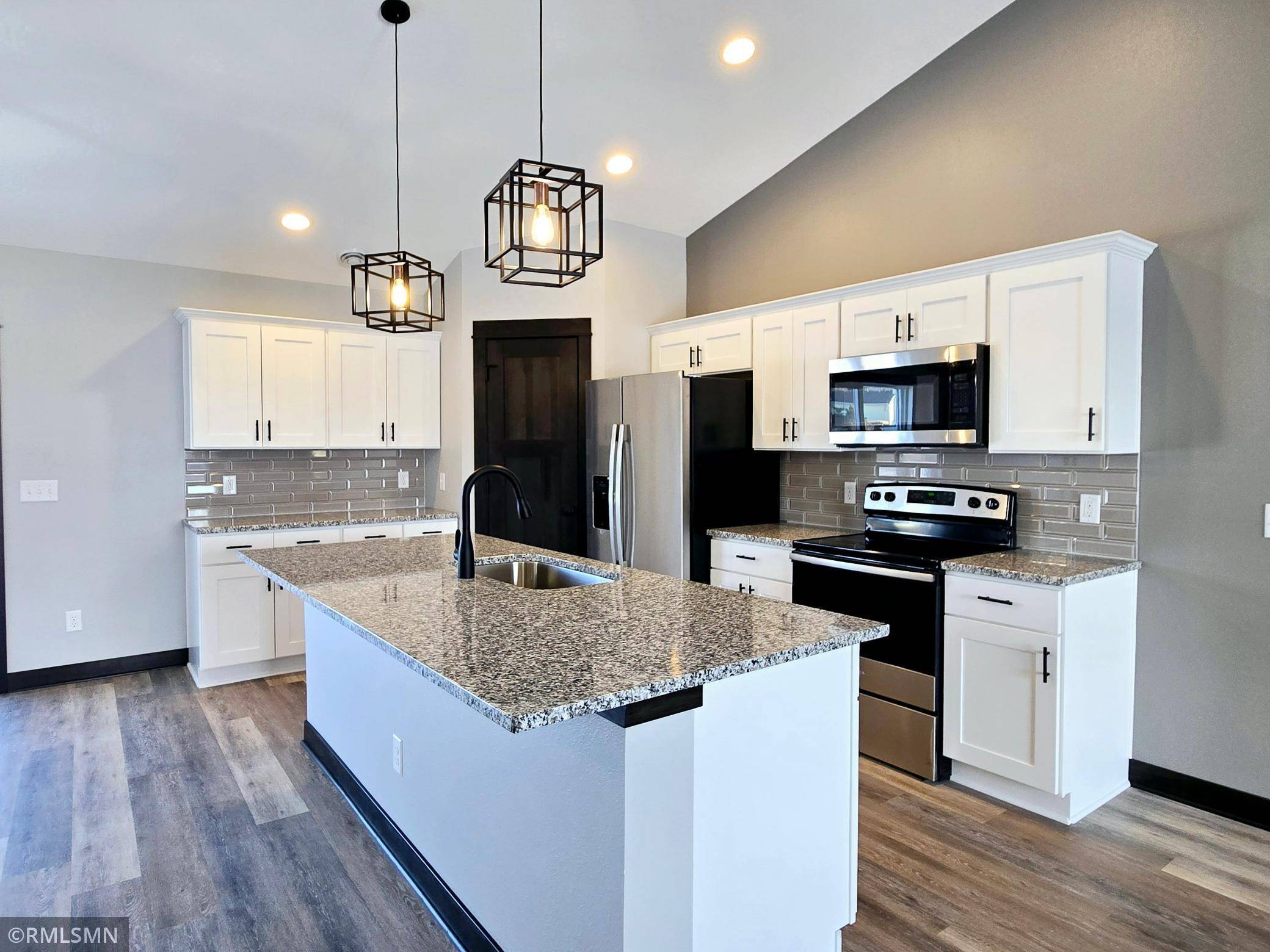 Lake Crystal, MN 56055,651 Daisy CT