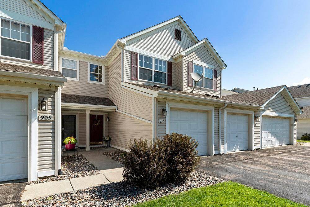 915 Providence DR, Shakopee, MN 55379