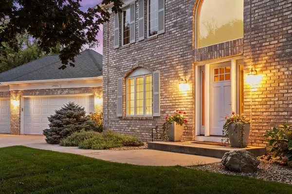 2489 Mendota Heights CIR, Eagan, MN 55120