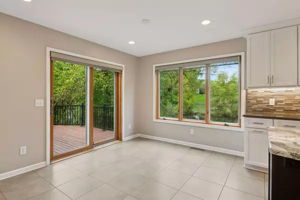 Mendota Heights, MN 55120,2489 Mendota Heights CIR