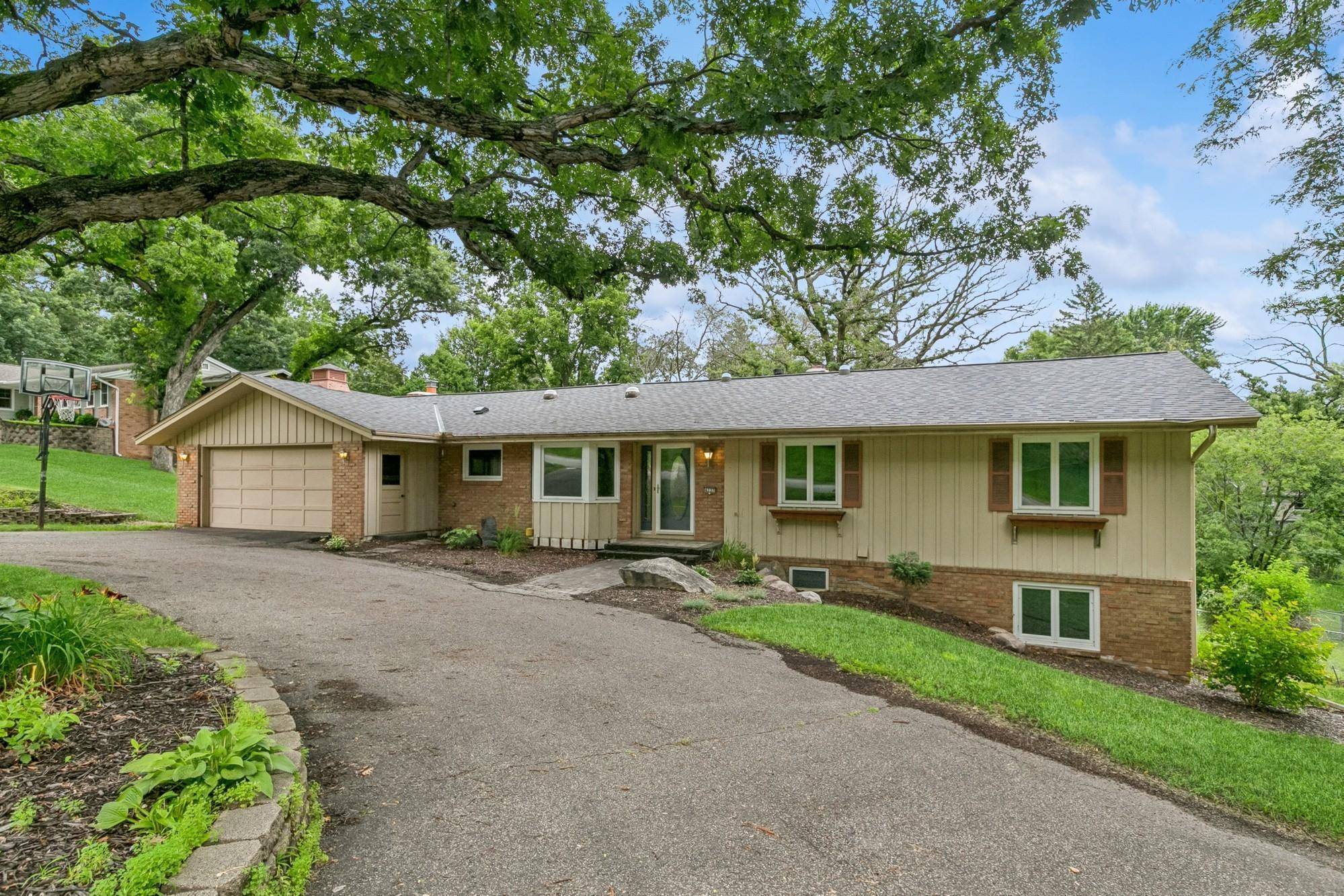 4737 Coventry RD E, Minnetonka, MN 55345