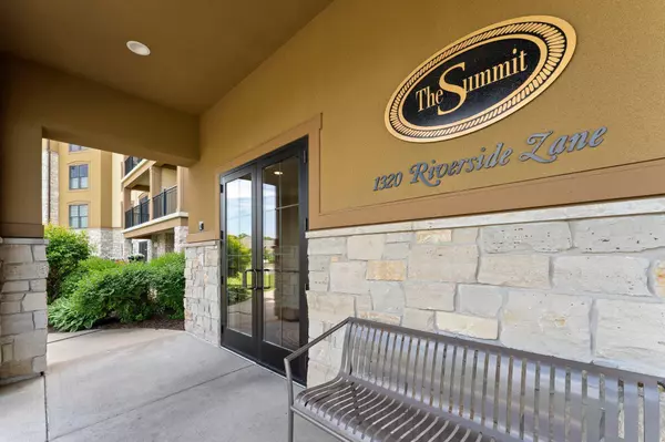 Mendota Heights, MN 55118,1320 Riverside LN #112