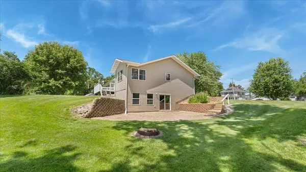 Osakis, MN 56360,906 E Lake ST