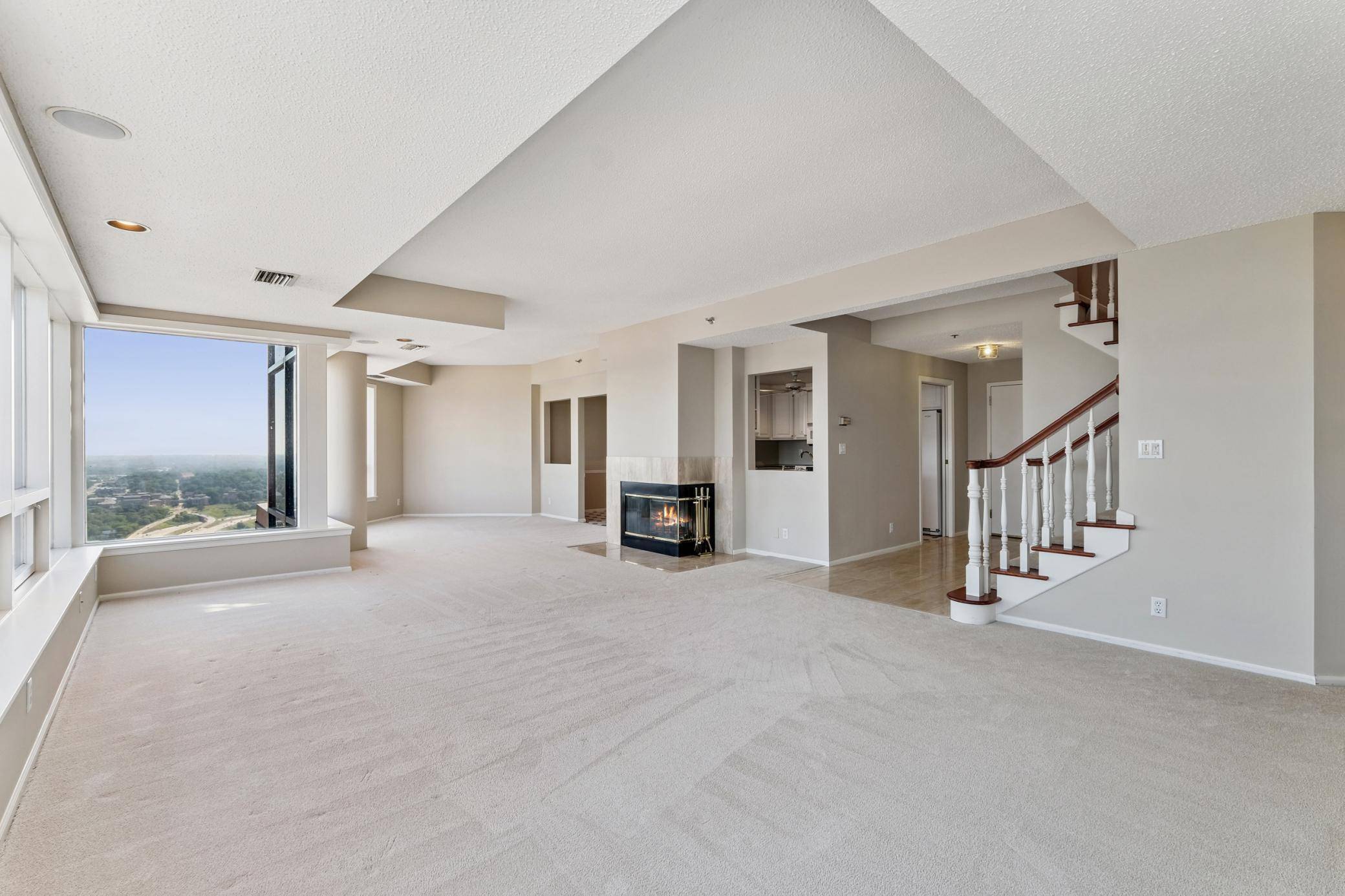 Saint Paul, MN 55101,168 6th ST E #4503