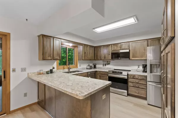 Chanhassen, MN 55317,861 Lake Susan DR