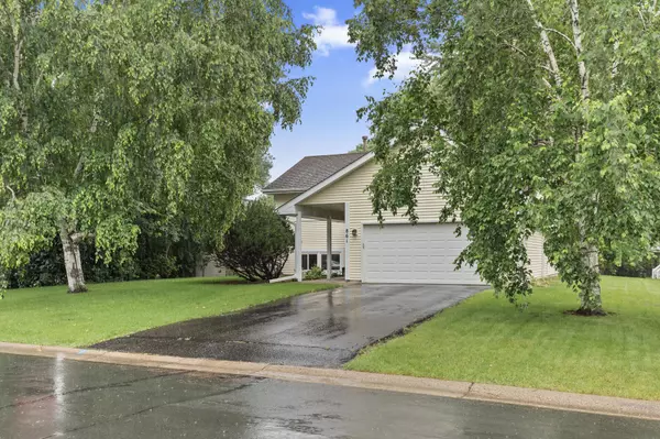861 Lake Susan DR, Chanhassen, MN 55317