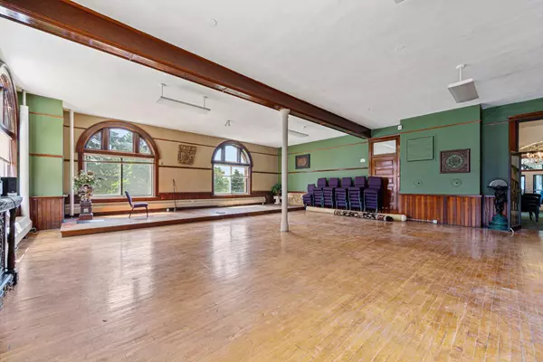 Owatonna, MN 55060,305 Grove AVE