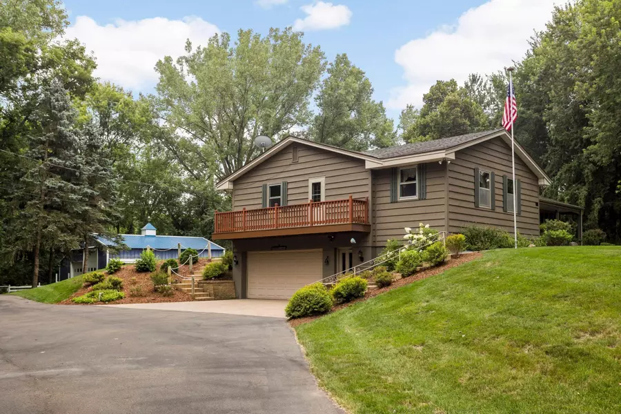6025 Howkins RD, Woodbury, MN 55129