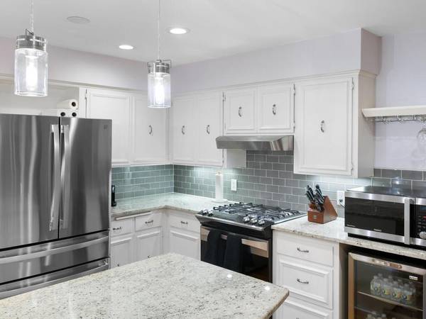 16303 Blenheim WAY, Minnetonka, MN 55345