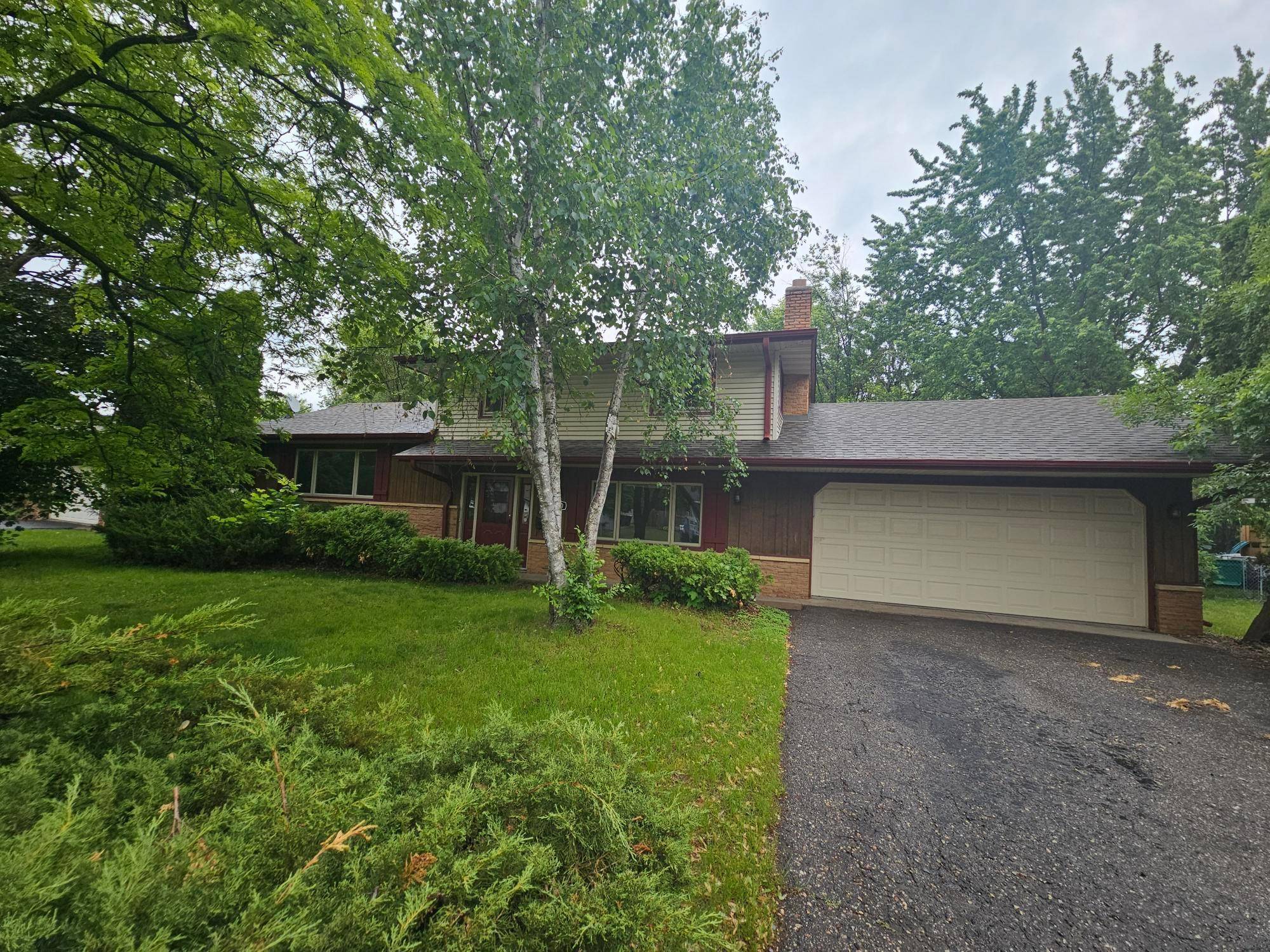 7740 Arlington AVE N, Brooklyn Park, MN 55443