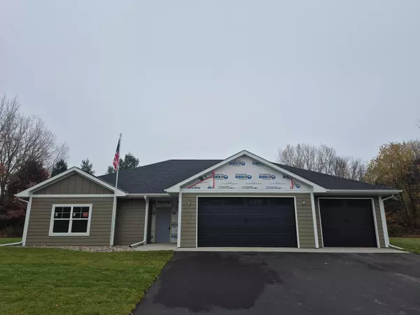 8109 257th St, Wyoming, MN 55092