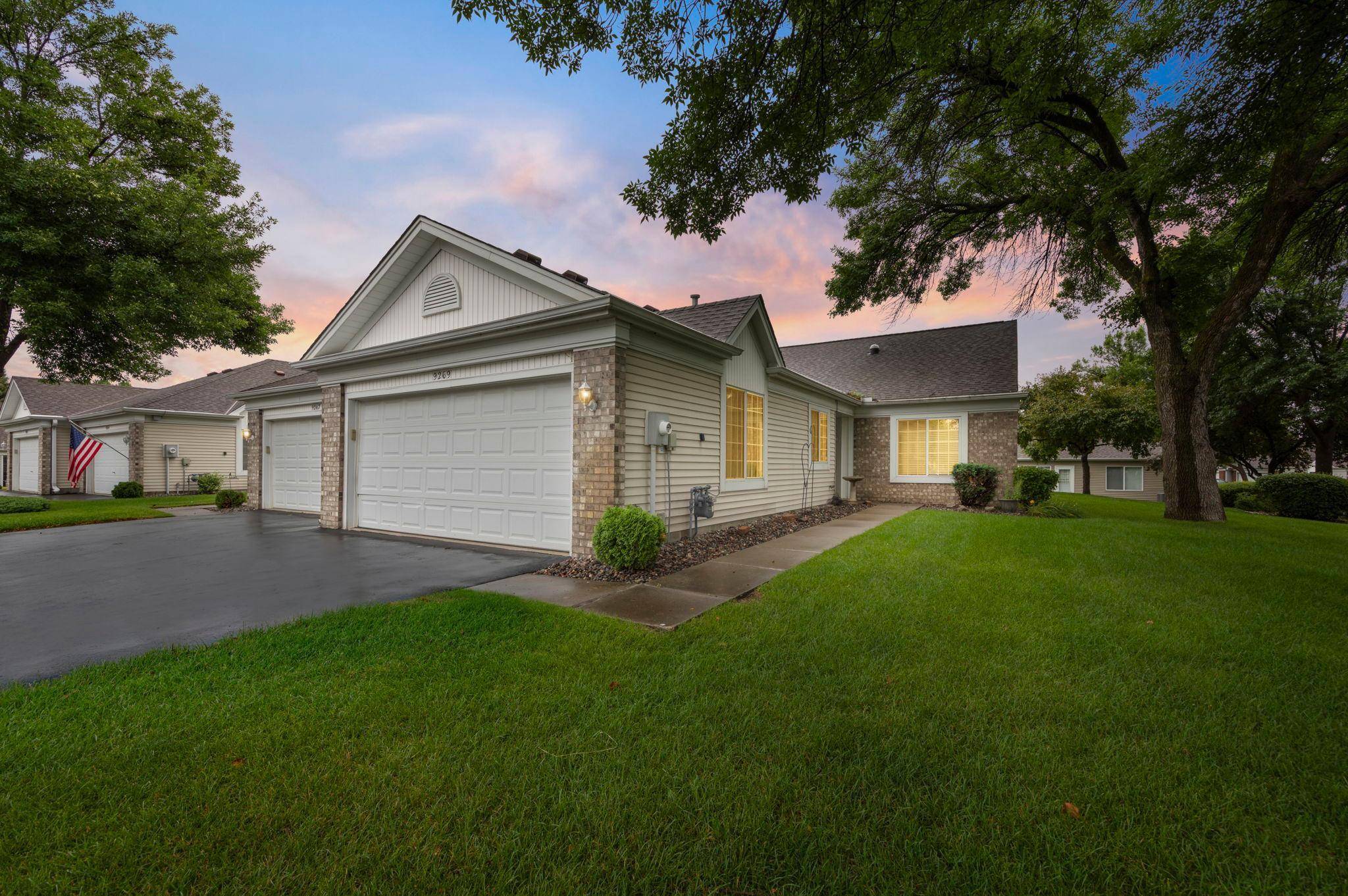 9269 Prairieview TRL N, Champlin, MN 55316