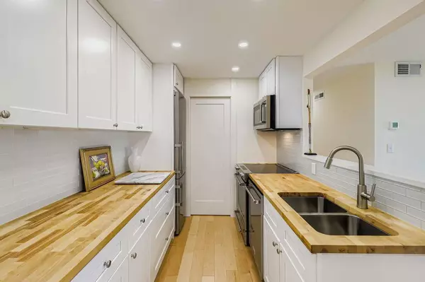 Saint Paul, MN 55107,334 Cherokee AVE #108