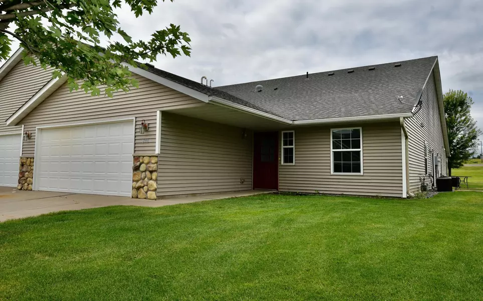 806 11th AVE NE, Milaca, MN 56353