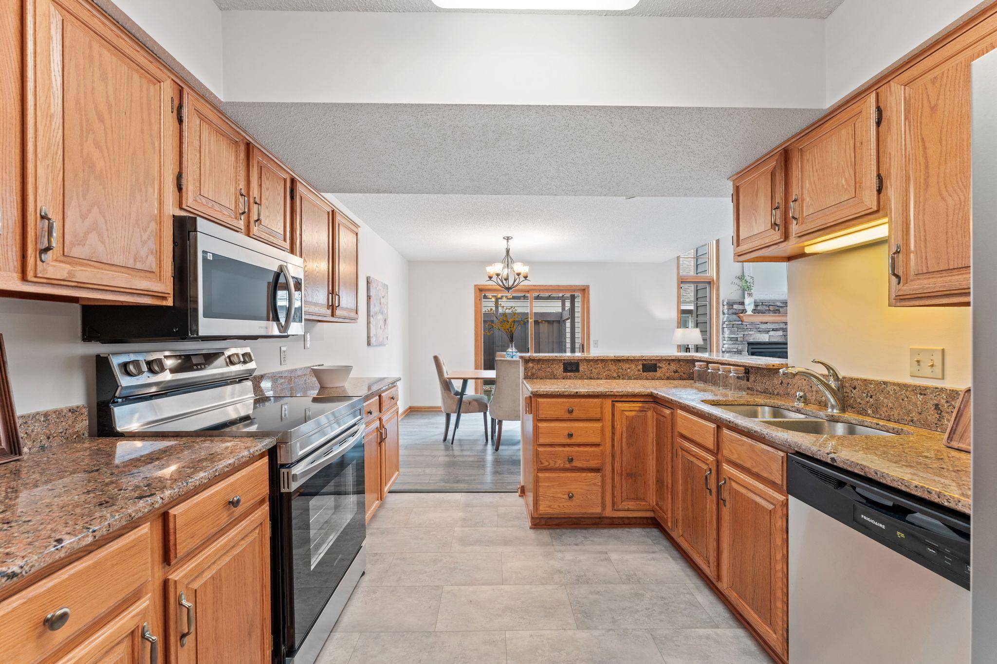 Minnetonka, MN 55345,18504 Peach Tree CT