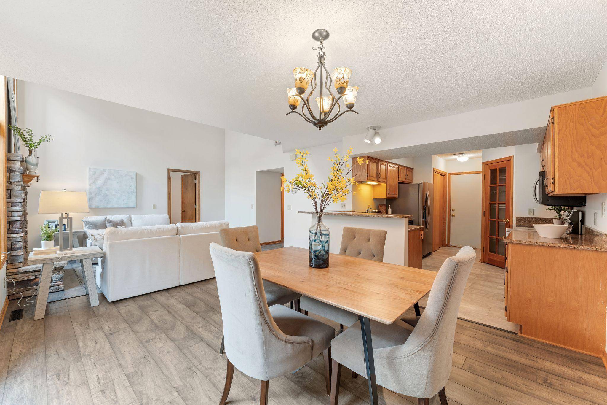 Minnetonka, MN 55345,18504 Peach Tree CT
