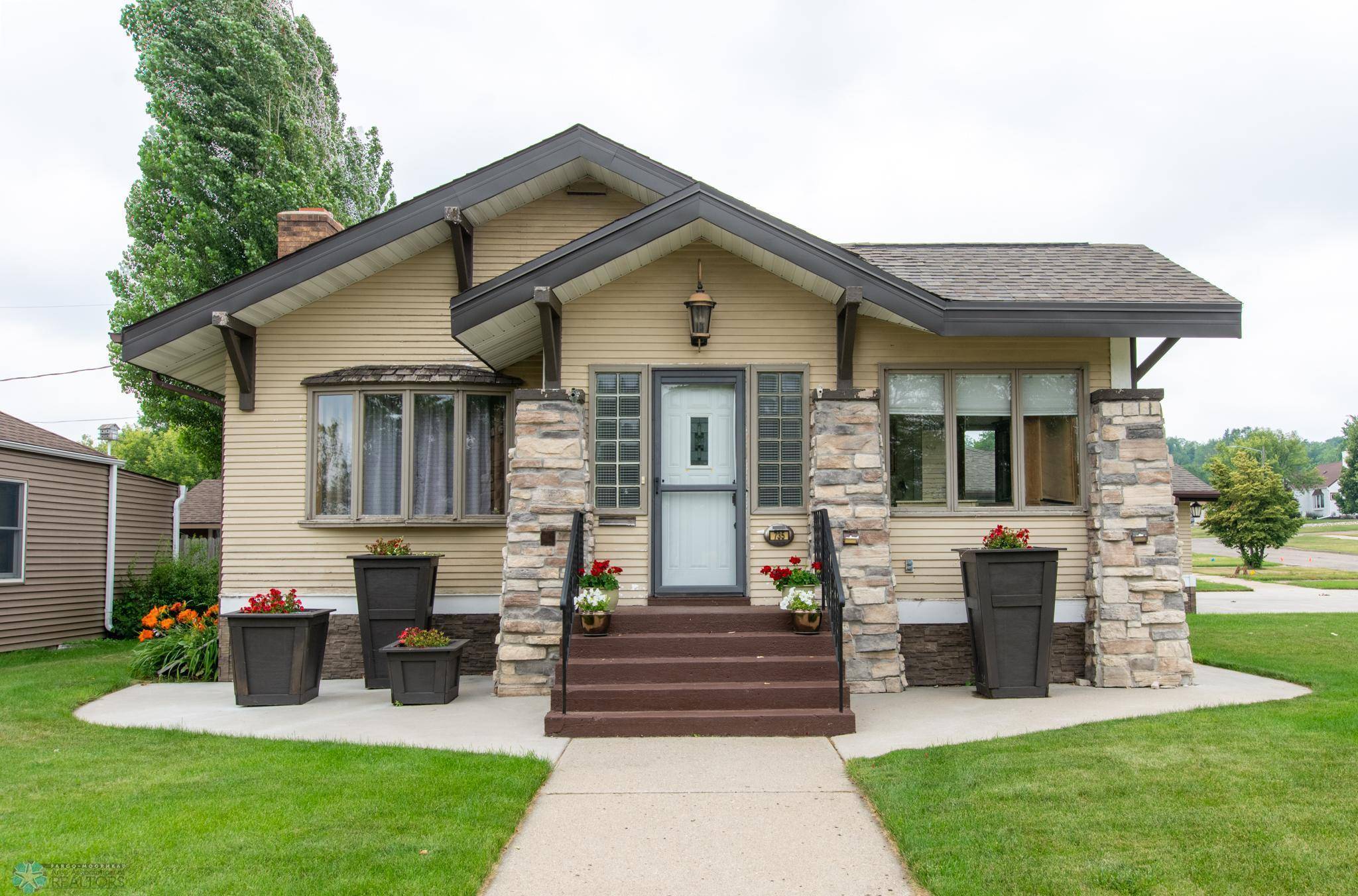 735 2nd AVE NW, Valley City, ND 58072