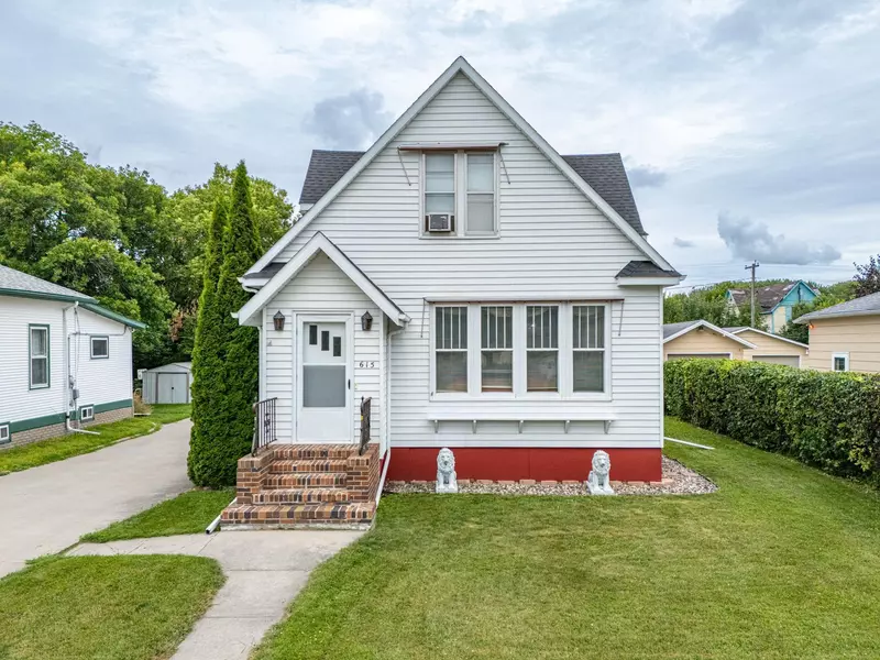 615 Holly AVE, Crookston, MN 56716