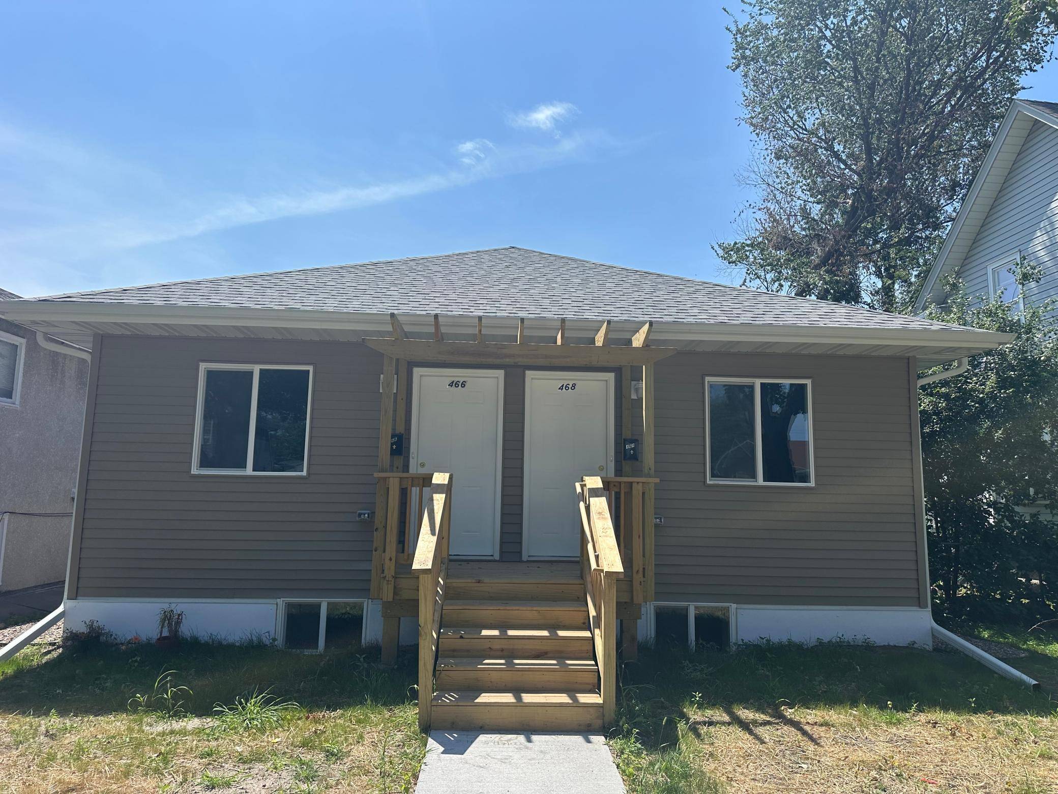 Saint Paul, MN 55103,466 Thomas AVE