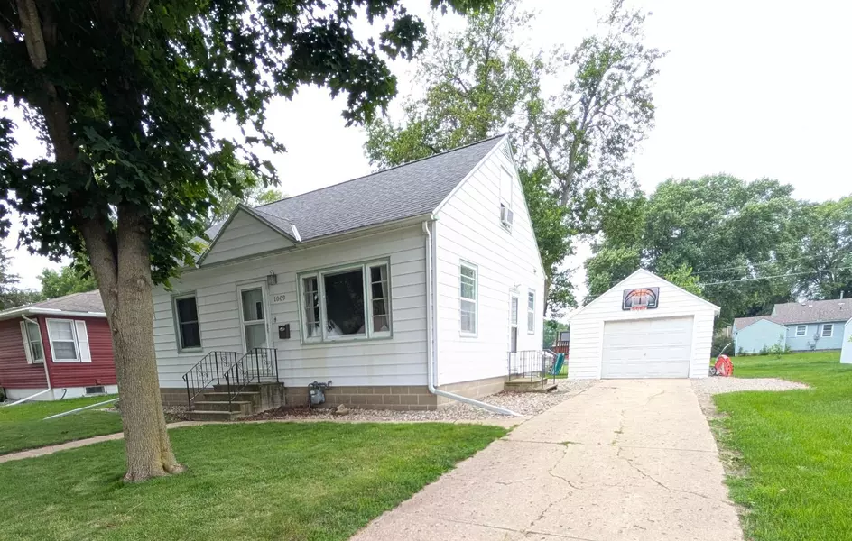 1009 Columbus AVE, Albert Lea, MN 56007