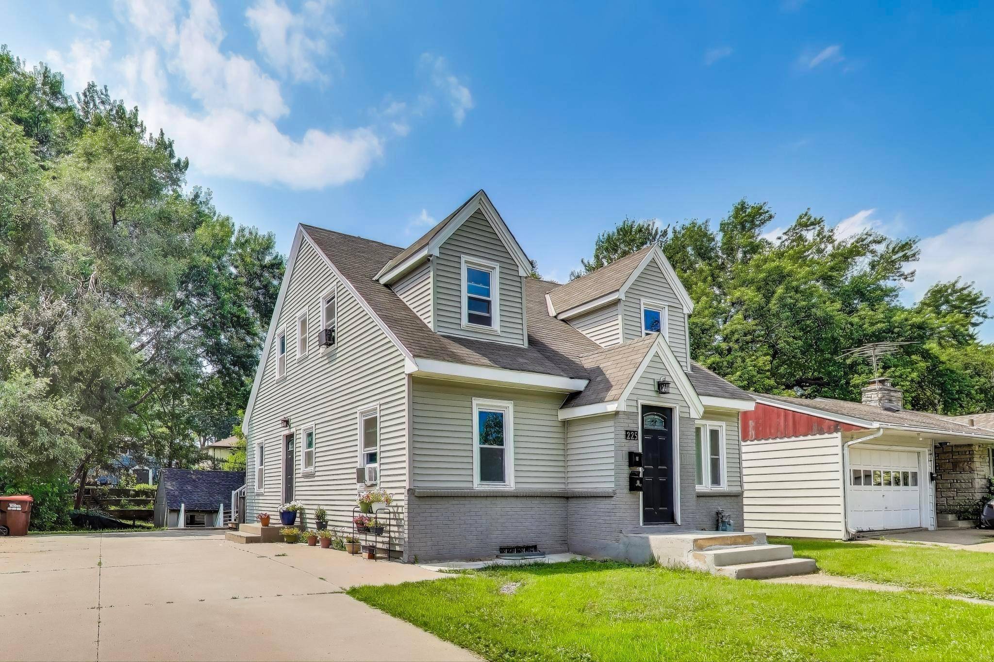 South Saint Paul, MN 55075,225 11th AVE N