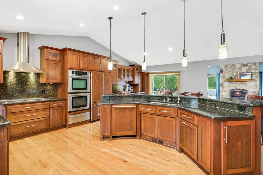 9412 Lakeside TRL, Champlin, MN 55316