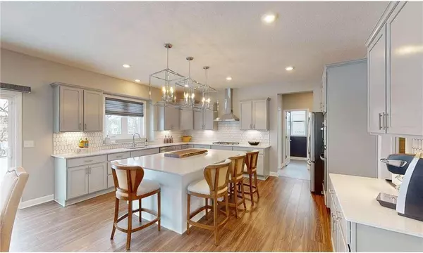 7214 Auburn LN, Inver Grove Heights, MN 55077