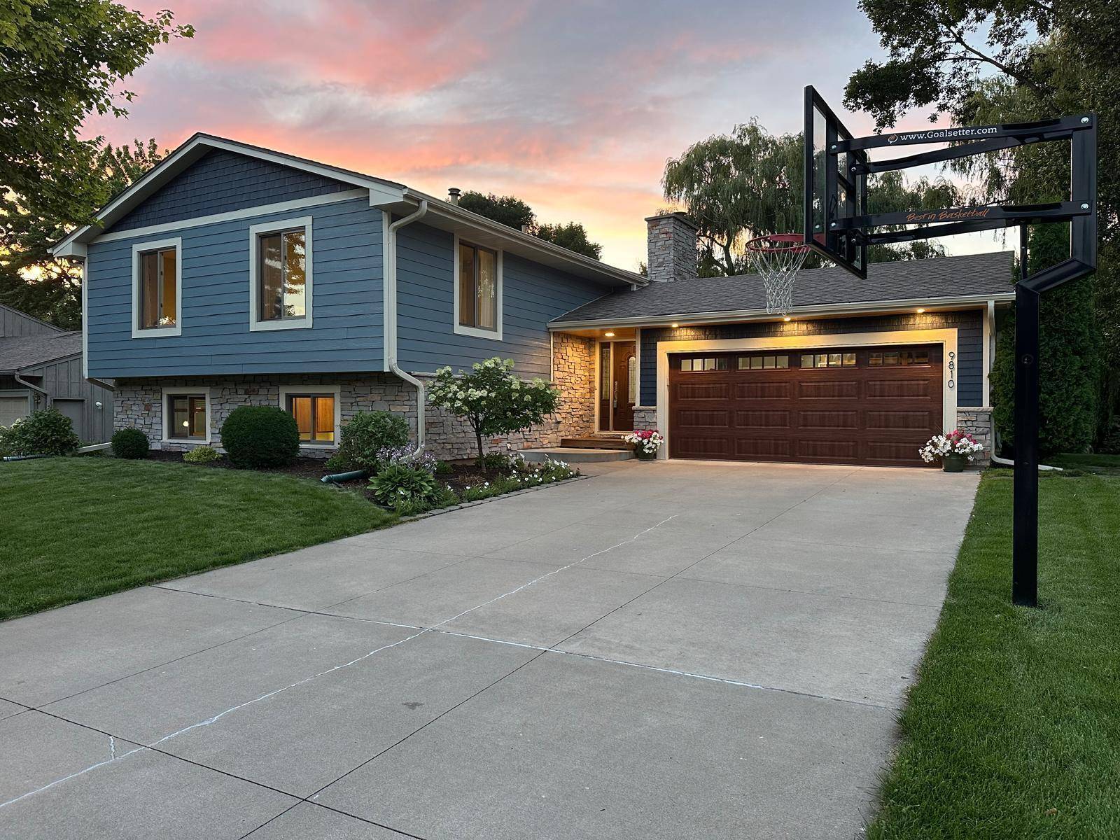 9810 Garrison WAY, Eden Prairie, MN 55347