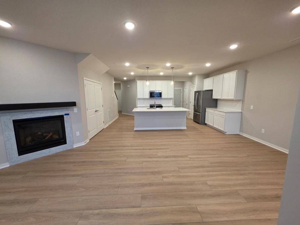 4790 AirLake DR, Woodbury, MN 55129