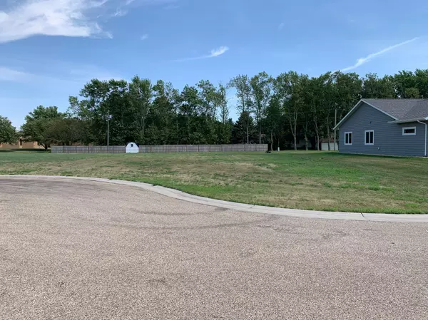 303 Mueller DR, Hendricks, MN 56136