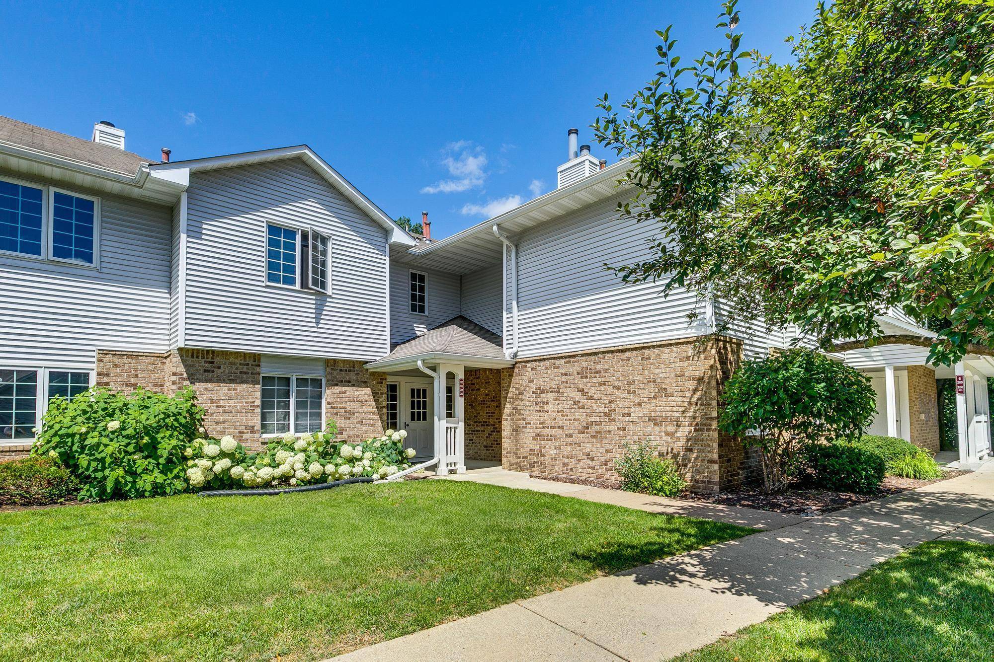 3569 Blue Jay WAY #201, Eagan, MN 55123