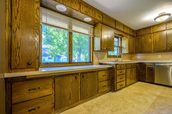 Hutchinson, MN 55350,595 Milwaukee AVE SW
