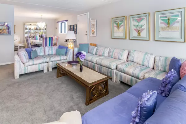 Minnetonka, MN 55305,10411 Cedar Lake RD #301