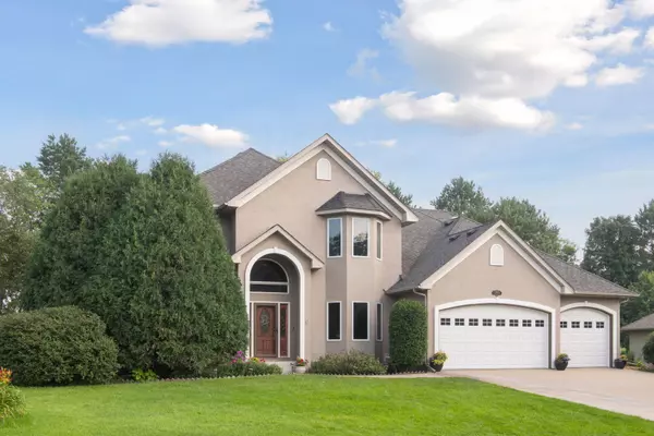 2906 Butternut DR, Chaska, MN 55318
