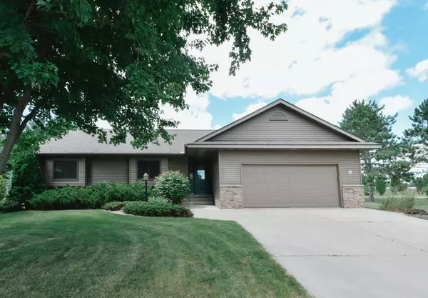 115 Sugarloaf LN, Zumbrota, MN 55992