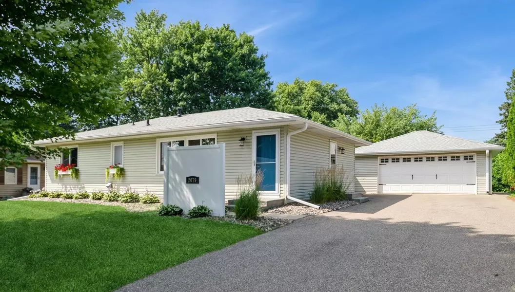 2079 Shale LN, Eagan, MN 55122