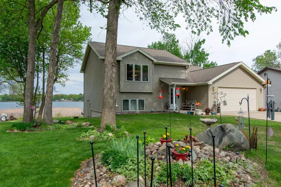 1900 White Cloud DR E, Isle, MN 56342